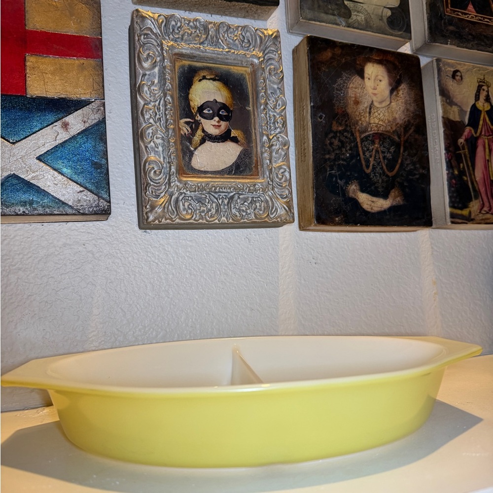 Vintage Pyrex Yellow‎ 1 1/2 QT Divided Casserole Baking Dish